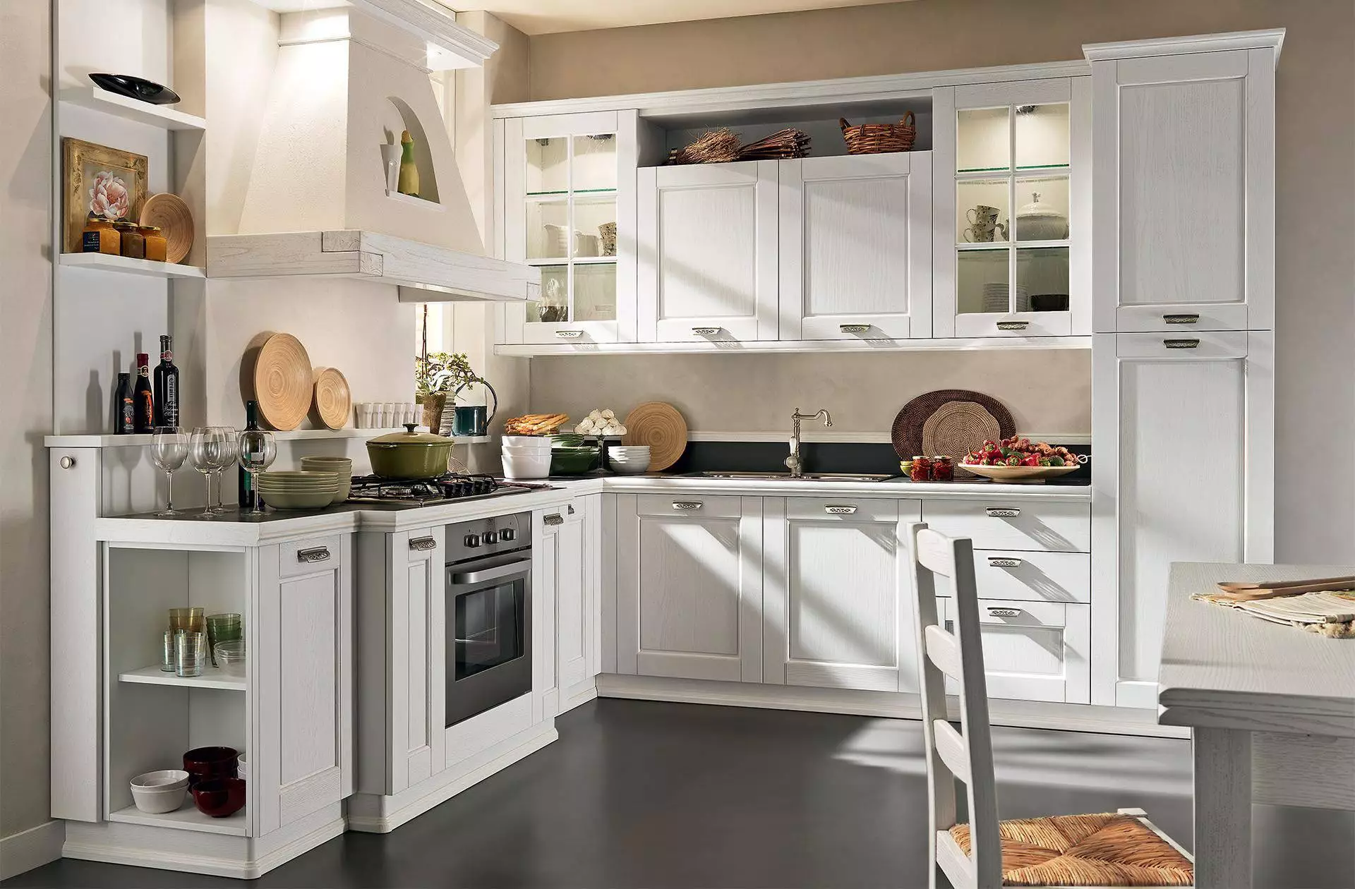 Cucina classica su misura con finiture eleganti a Lecce